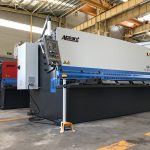 ເຄື່ອງຕັດທໍ່ໄຮໂດລິກເຄື່ອງຕັດແຜ່ນເຫລໍກ 12 ມົມ 2500 ມົມ